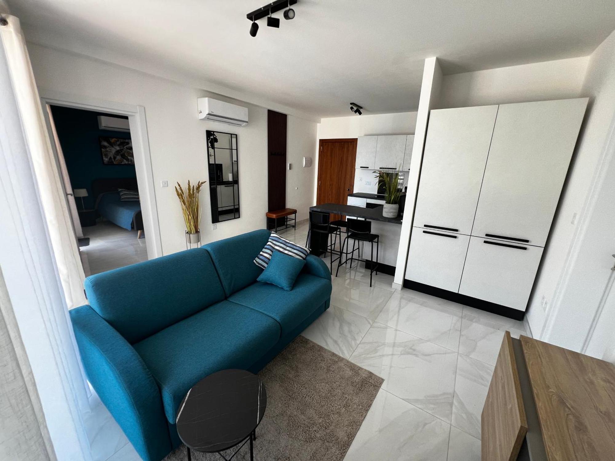 Seaview Three-o-two Apartment