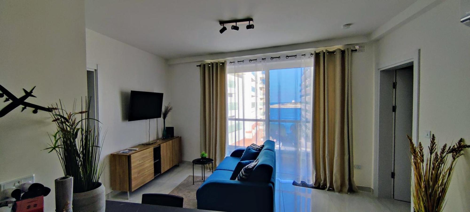 Seaview Three-o-two Apartment *
